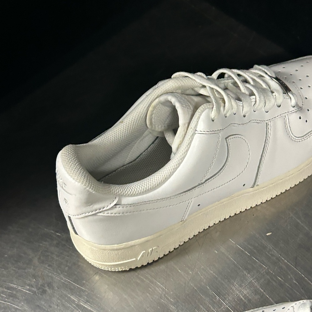 Nike Air Force 1 Size 10.5 Men - Picture 8 of 11